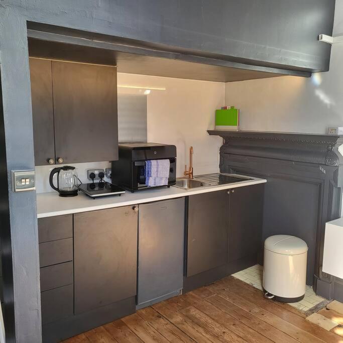 21 Mini Loft Apartment - Great Location - Comfy King Size Bed Brighton Exteriör bild